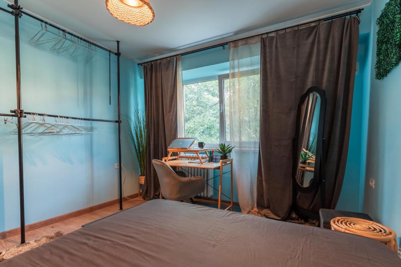 Jungle Apartment 15 Min Walk To Beach & Downtown Constanţa Eksteriør billede
