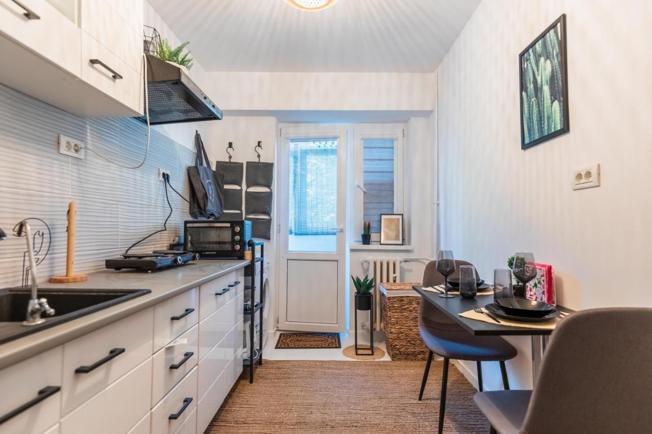Jungle Apartment 15 Min Walk To Beach & Downtown Constanţa Eksteriør billede