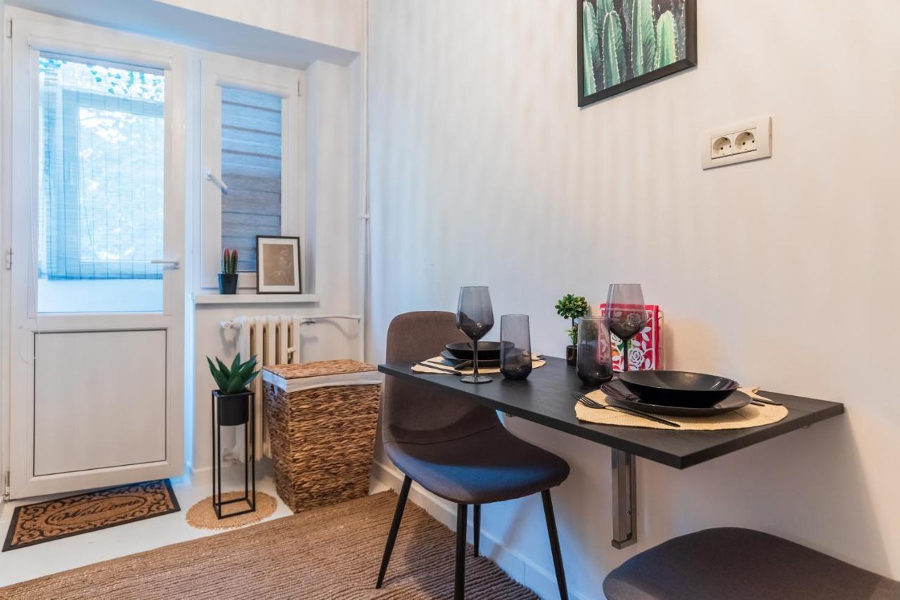 Jungle Apartment 15 Min Walk To Beach & Downtown Constanţa Eksteriør billede
